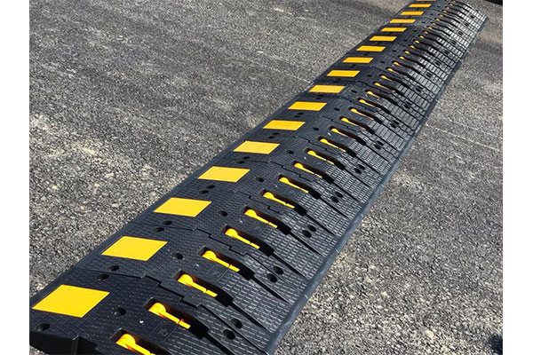 سرعت‌کاه فلزی